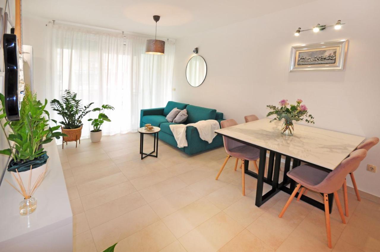 Family Apartment Noel - Omiš Kültér fotó