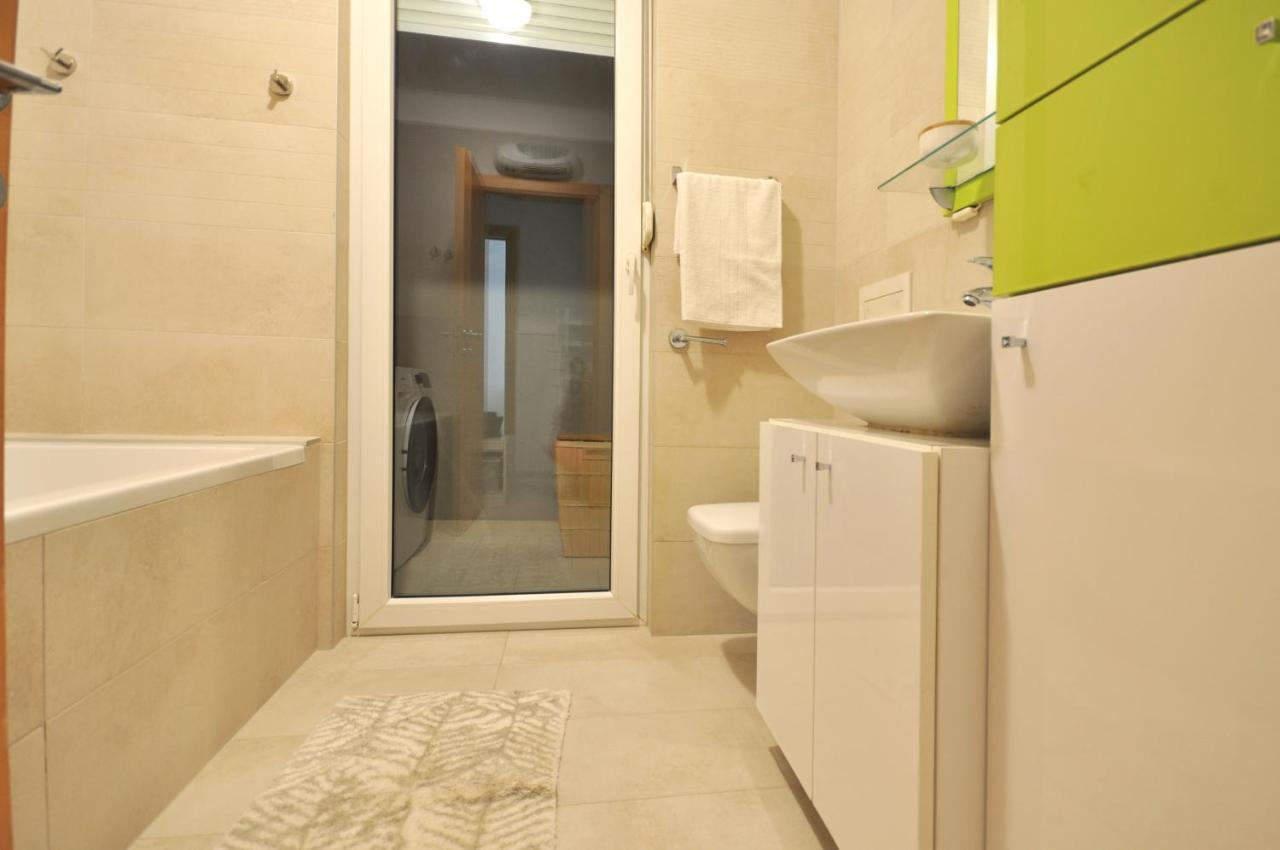 Family Apartment Noel - Omiš Kültér fotó